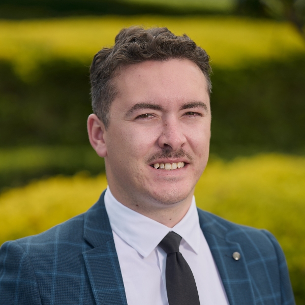 Ollie Gearing, Licensed Agent & Auctioneer Elders Real Estate